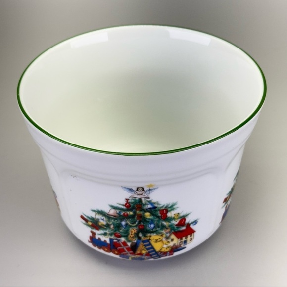 Kronester Bavaria Christmas Tree
Holiday Decor Planter Dish Bowl - Picture 2 of 8